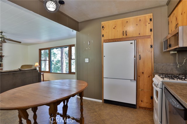 Detail Gallery Image 14 of 37 For 24463 Bernard Dr, Crestline,  CA 92325 - 2 Beds | 1 Baths