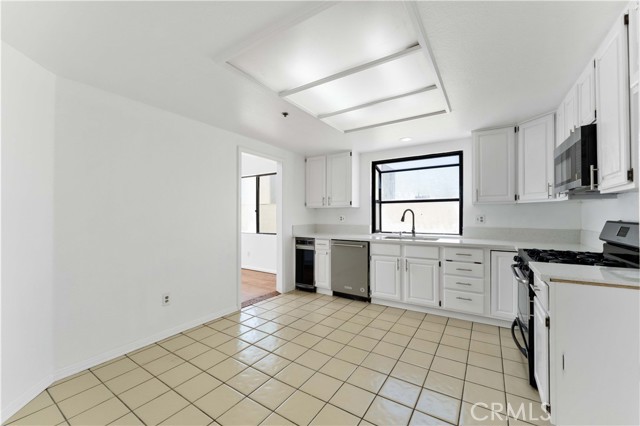 Detail Gallery Image 35 of 46 For 1230 E Ocean, Long Beach,  CA 90802 - 3 Beds | 3 Baths