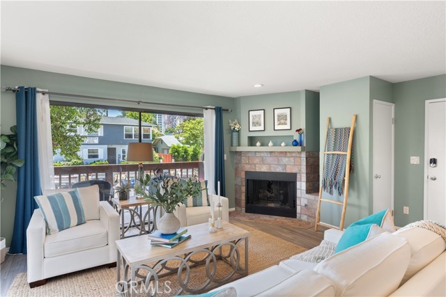 1425 E 2nd Street, Long Beach CA: https://media.crmls.org/medias/7cd39258-e945-45aa-8694-ed0121a7a1b3.jpg