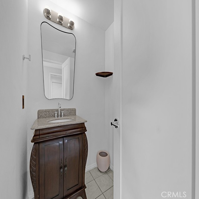 23020 Wrencrest Drive, Calabasas CA: https://media.crmls.org/medias/7cd3f4b3-436a-4a47-8465-a018a752d621.jpg