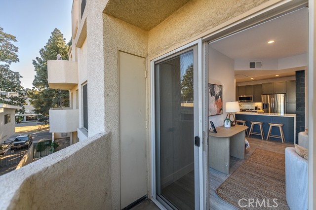 Detail Gallery Image 9 of 34 For 5420 Sylmar Ave #202,  Sherman Oaks,  CA 91401 - 2 Beds | 2 Baths