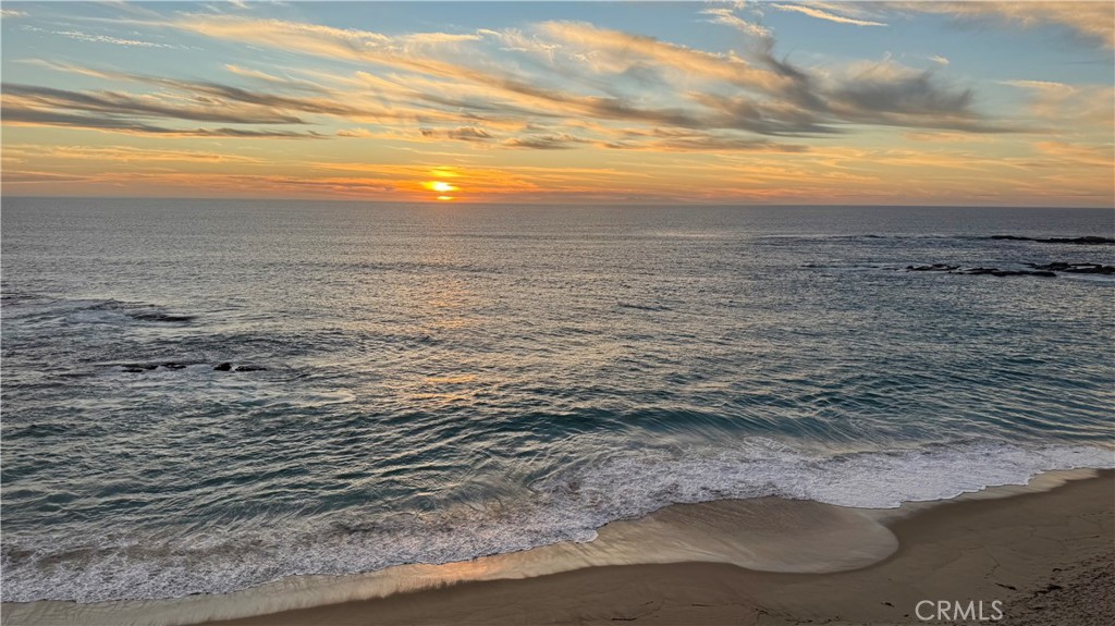 https://media.crmls.org/medias/7cd4aa2d-7d60-40f4-91d0-668f472b830f.jpg?preset=X-Large