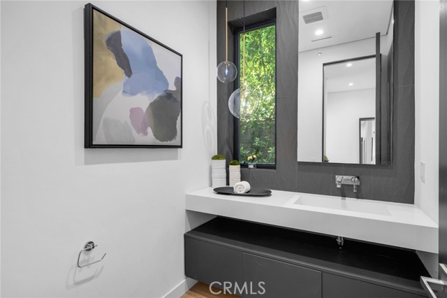 Detail Gallery Image 7 of 59 For 15231 Greenleaf St, Sherman Oaks,  CA 91403 - 6 Beds | 7/1 Baths