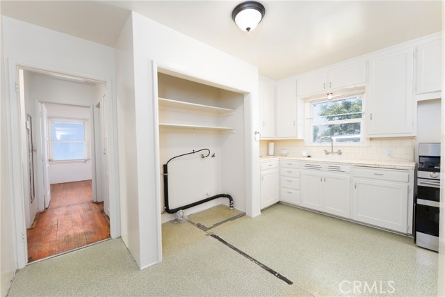 7086 Fairfax Drive, San Bernardino CA: https://media.crmls.org/medias/7cd55de9-fbc0-446a-8627-b9e3ec56154d.jpg