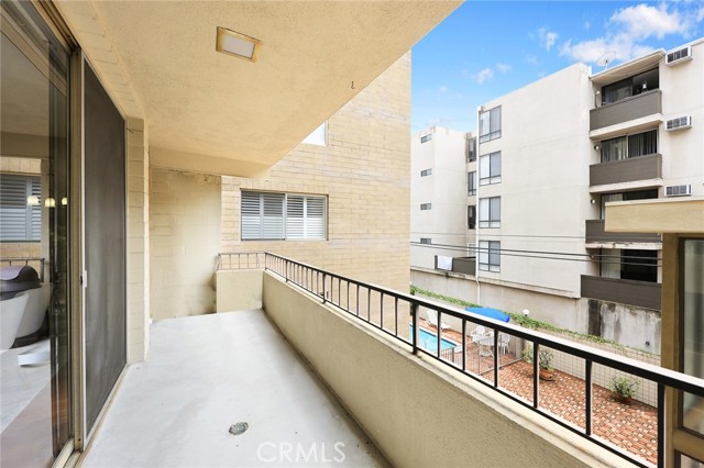 Detail Gallery Image 28 of 32 For 1300 Midvale Ave #308,  Los Angeles,  CA 90024 - 2 Beds | 2/1 Baths