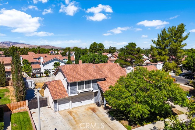 Detail Gallery Image 3 of 32 For 37443 Yorkshire Dr, Palmdale,  CA 93550 - 3 Beds | 3/1 Baths