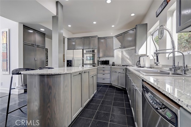 636 27th Street, Manhattan Beach, California 90266, 4 Bedrooms Bedrooms, ,3 BathroomsBathrooms,Residential,Sold,27th,SB21265016