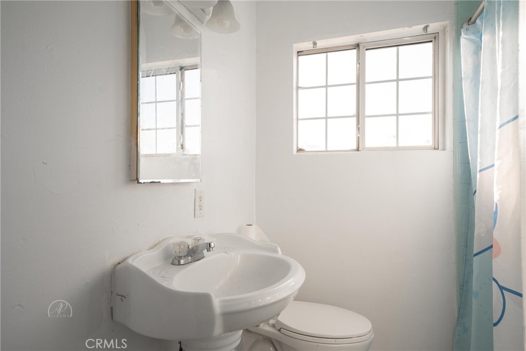 https://media.crmls.org/medias/7cd7f854-aecf-496b-b4c0-04cbb8990eb4.jpg?preset=X-Large