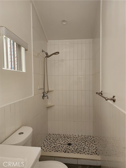 Detail Gallery Image 7 of 11 For 2025 Berkeley, Los Angeles,  CA 90026 - 2 Beds | 1 Baths