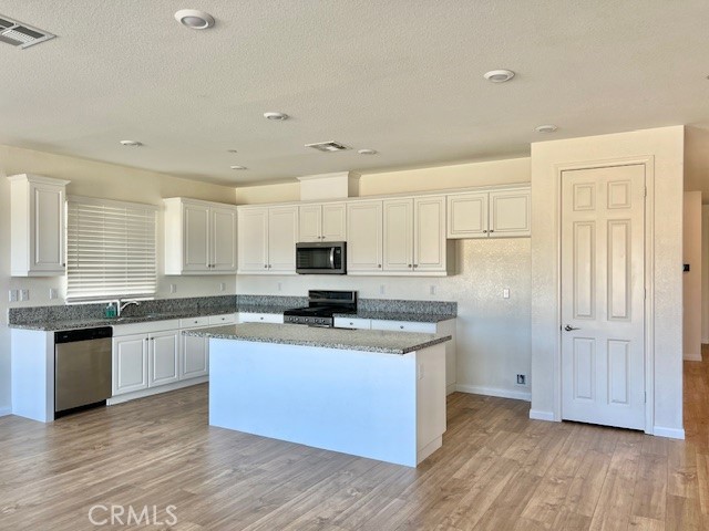 Detail Gallery Image 6 of 16 For 22760 Summer Sage Way, Wildomar,  CA 92595 - 3 Beds | 2 Baths