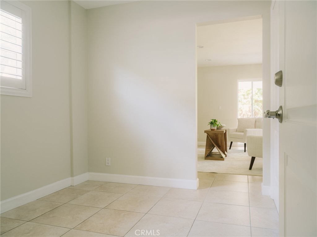 https://media.crmls.org/medias/7cd9095a-cf62-4308-9097-e2d1b4ab51f8.jpg?preset=X-Large