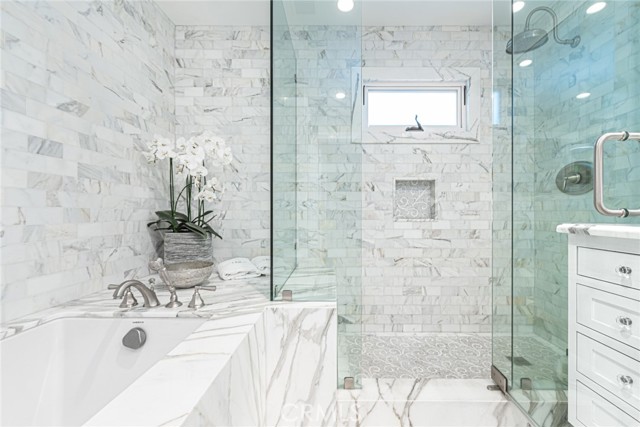Detail Gallery Image 25 of 32 For 213 34th St, Newport Beach,  CA 92663 - 3 Beds | 3 Baths