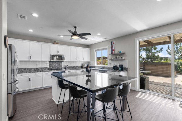 19512 Griffith Drive, Saugus CA: https://media.crmls.org/medias/7cd988fc-5530-47df-91cd-85b147e43b85.jpg
