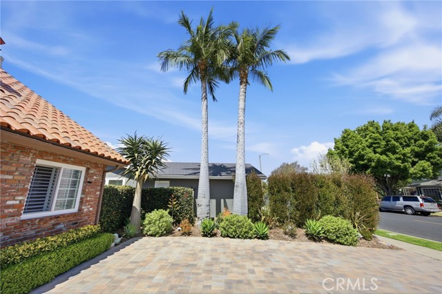 Detail Gallery Image 7 of 49 For 105 Harvard Ln, Seal Beach,  CA 90740 - 5 Beds | 2 Baths