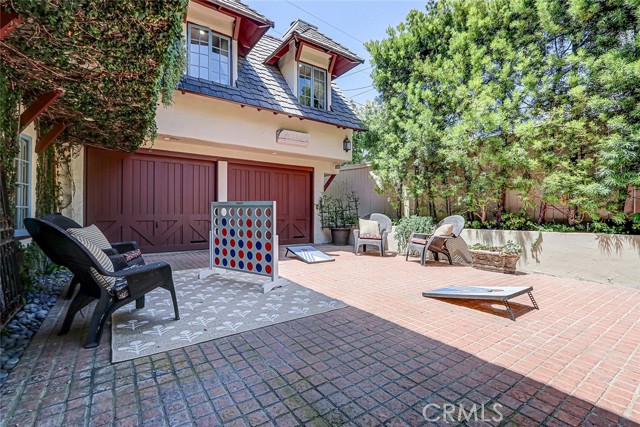 2917 N Poinsettia Avenue, Manhattan Beach CA: https://media.crmls.org/medias/7cda8fbd-8229-4526-a43a-484a4d524798.jpg