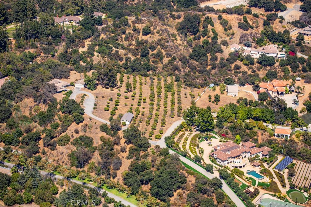 https://media.crmls.org/medias/7cdaa269-2428-48c2-8e3f-ec3174502697.jpg?preset=X-Large
