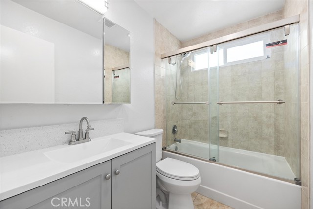 Detail Gallery Image 15 of 21 For 114 10th #C,  Huntington Beach,  CA 92648 - 2 Beds | 2 Baths