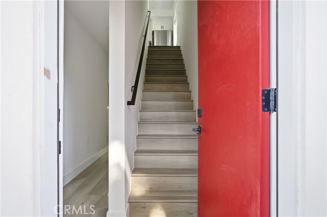 Detail Gallery Image 3 of 18 For 21721 Hart, Canoga Park,  CA 91303 - 3 Beds | 2 Baths