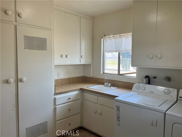 28900 Reservoir Avenue, Nuevo CA: https://media.crmls.org/medias/7cdb5190-e073-4ae1-a8e3-e874d705f91f.jpg