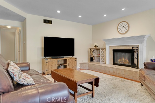 Detail Gallery Image 6 of 30 For 1681 Blueberry Way, Tustin,  CA 92780 - 5 Beds | 3 Baths