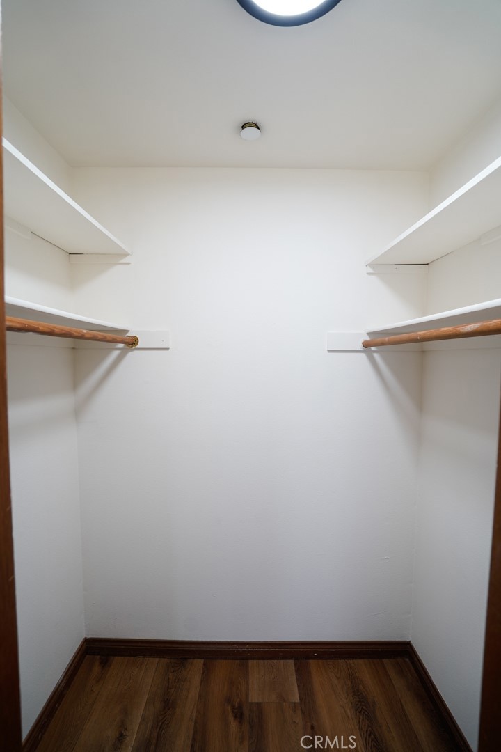 https://media.crmls.org/medias/7cdd2fb7-19f4-4e76-9d5e-26658bd1df97.jpg?preset=X-Large
