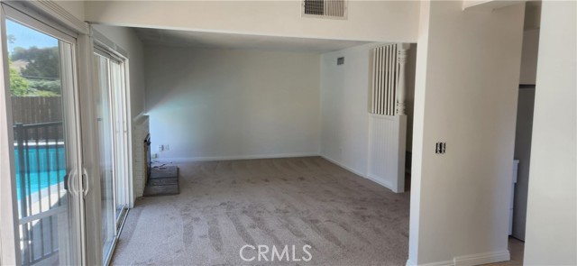 5853 Keokuk Avenue, Woodland Hills CA: https://media.crmls.org/medias/7cdeab7c-85ef-4edc-823a-896571018148.jpg
