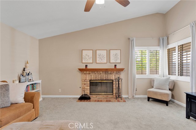 13950 High Falls Trail, Apple Valley CA: https://media.crmls.org/medias/7cdeb316-6d28-4507-8e97-b17479a8f0c9.jpg