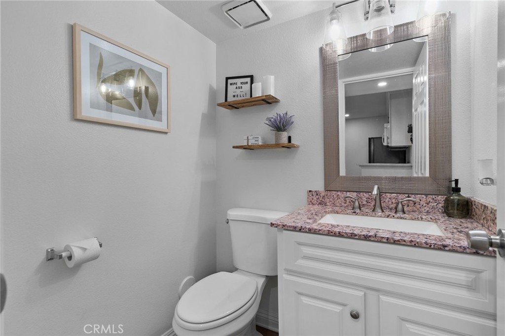 https://media.crmls.org/medias/7cdf20be-d325-48b9-b1a1-43abee1edb5d.jpg?preset=X-Large