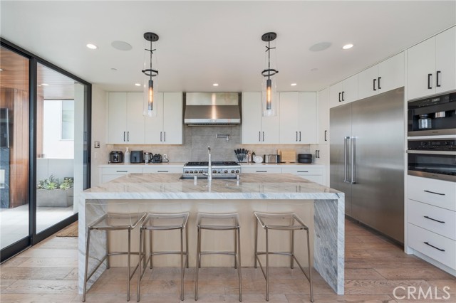 Detail Gallery Image 8 of 37 For 468 30th St, Manhattan Beach,  CA 90266 - 5 Beds | 5/1 Baths