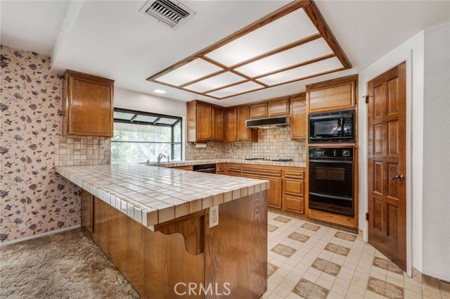 605 N Live Oak, Glendora CA: https://media.crmls.org/medias/7ce000a1-a5f5-4a95-8e3b-e8bc129b8ff2.jpg