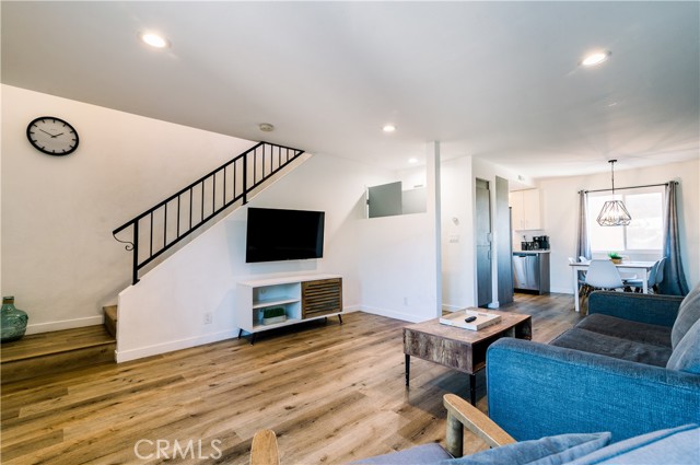 Detail Gallery Image 2 of 25 For 110 S Eucalyptus Ave #5,  Inglewood,  CA 90301 - 2 Beds | 1/1 Baths