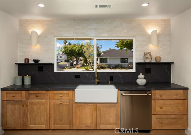 Detail Gallery Image 10 of 37 For 1839 Pitcairn Dr, Costa Mesa,  CA 92626 - 5 Beds | 4/1 Baths
