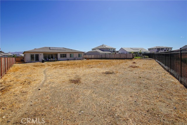 208 Luna Way, Hollister CA: https://media.crmls.org/medias/7ce094bf-b5e5-4379-a7aa-187d880a0e99.jpg