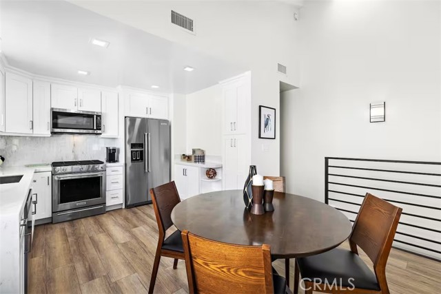 Detail Gallery Image 14 of 41 For 222 20th, Newport Beach,  CA 92663 - 3 Beds | 2 Baths