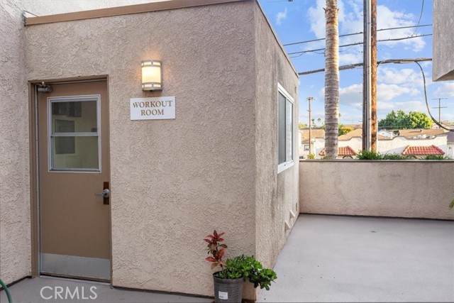 1001 Belmont Avenue, Long Beach CA: https://media.crmls.org/medias/7ce10f00-804c-48ea-8df0-3aaeed8bcacc.jpg