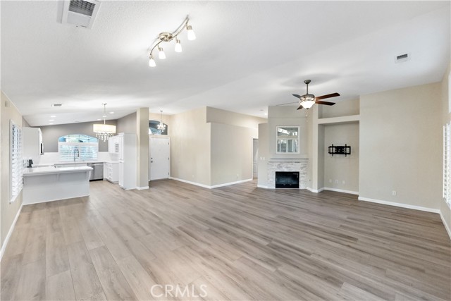 Detail Gallery Image 7 of 22 For 2168 E Powers, Fresno,  CA 93720 - 4 Beds | 2 Baths