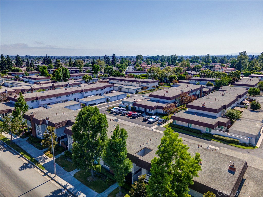 https://media.crmls.org/medias/7ce1ea2c-b4b4-4b89-a8dd-4b70b6d02a27.jpg?preset=X-Large