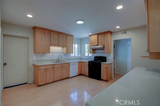 Detail Gallery Image 5 of 23 For 12911 Browning Ave, North Tustin,  CA 92705 - 5 Beds | 4 Baths