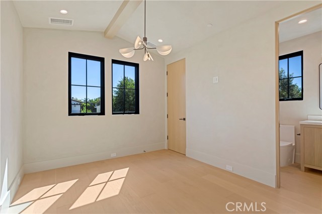 4239 Rhodes Avenue, Studio City CA: https://media.crmls.org/medias/7ce26305-299e-41b0-97a1-7dfb499c975e.jpg