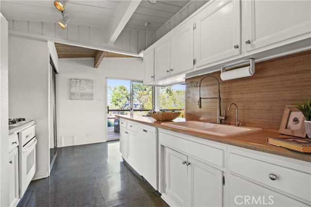 2249 Carriage Drive, Rolling Hills Estates, California 90274, 4 Bedrooms Bedrooms, ,1 BathroomBathrooms,Residential,Sold,Carriage,SB22013774