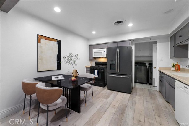 Detail Gallery Image 6 of 27 For 44410 Loneoak, Lancaster,  CA 93534 - 4 Beds | 2 Baths