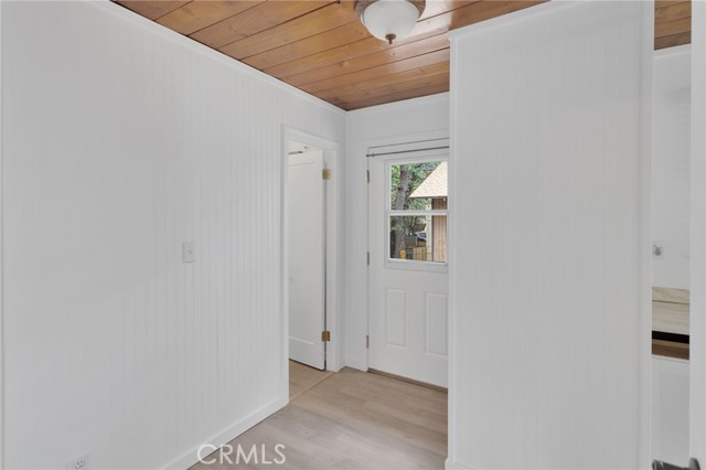 412 San Bernardino Avenue, Sugarloaf CA: https://media.crmls.org/medias/7ce2d43e-8403-449b-b60e-482d85e8fbae.jpg
