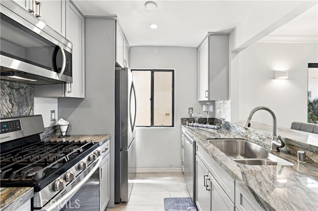 833 Ocean Avenue, 304 photo 9