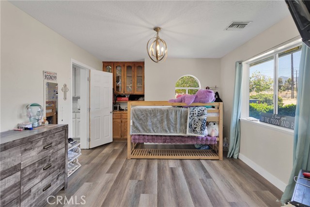 10325 Sheep Creek Road, Phelan CA: https://media.crmls.org/medias/7ce317a3-cbac-4855-8108-5ae8fd8a1114.jpg
