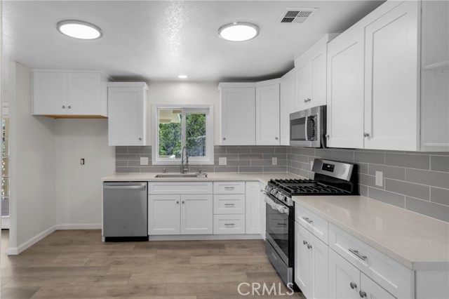 9984 Wrangler Way, Corona CA: https://media.crmls.org/medias/7ce32b32-d969-4e9d-a720-d53b9c6711db.jpg