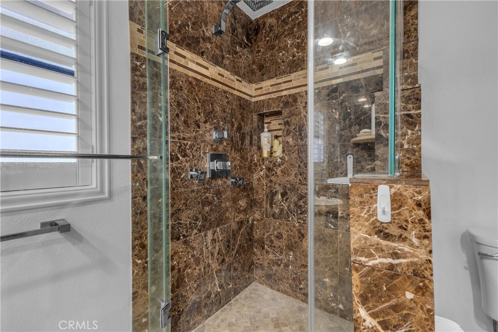https://media.crmls.org/medias/7ce378bc-c1d2-4087-91d3-b28392354825.jpg?preset=X-Large