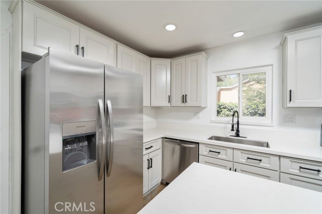321 W Scott Street, Rialto CA: https://media.crmls.org/medias/7ce39256-3b46-419f-868c-08afc835e2c3.jpg