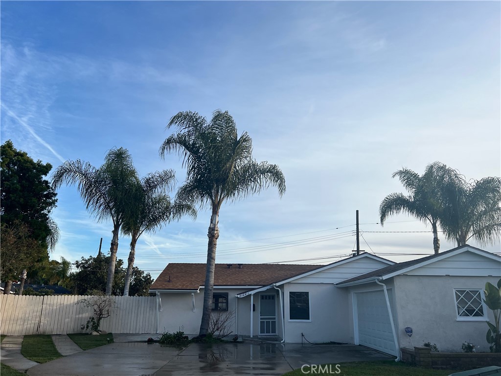 MLS #OC25101668 img 1