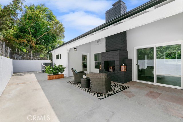 Detail Gallery Image 45 of 51 For 3900 Benedict Canyon Dr, Sherman Oaks,  CA 91423 - 3 Beds | 4 Baths