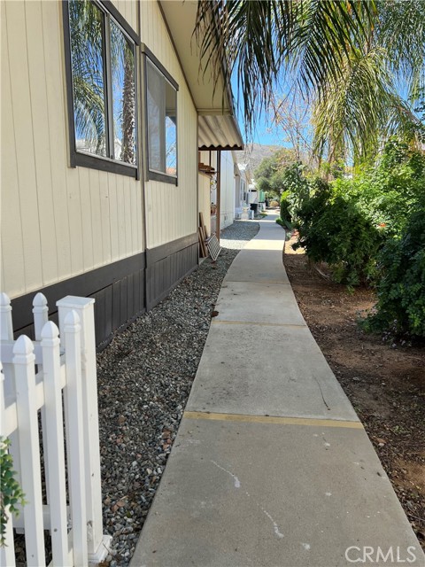 27701 Murrieta Road, Menifee CA: https://media.crmls.org/medias/7ce4c970-1280-4b44-af84-74bdcb5928c9.jpg